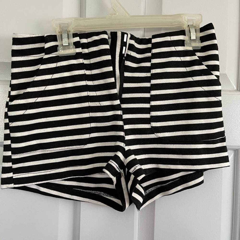 Micro Cute stripped shorts🖤